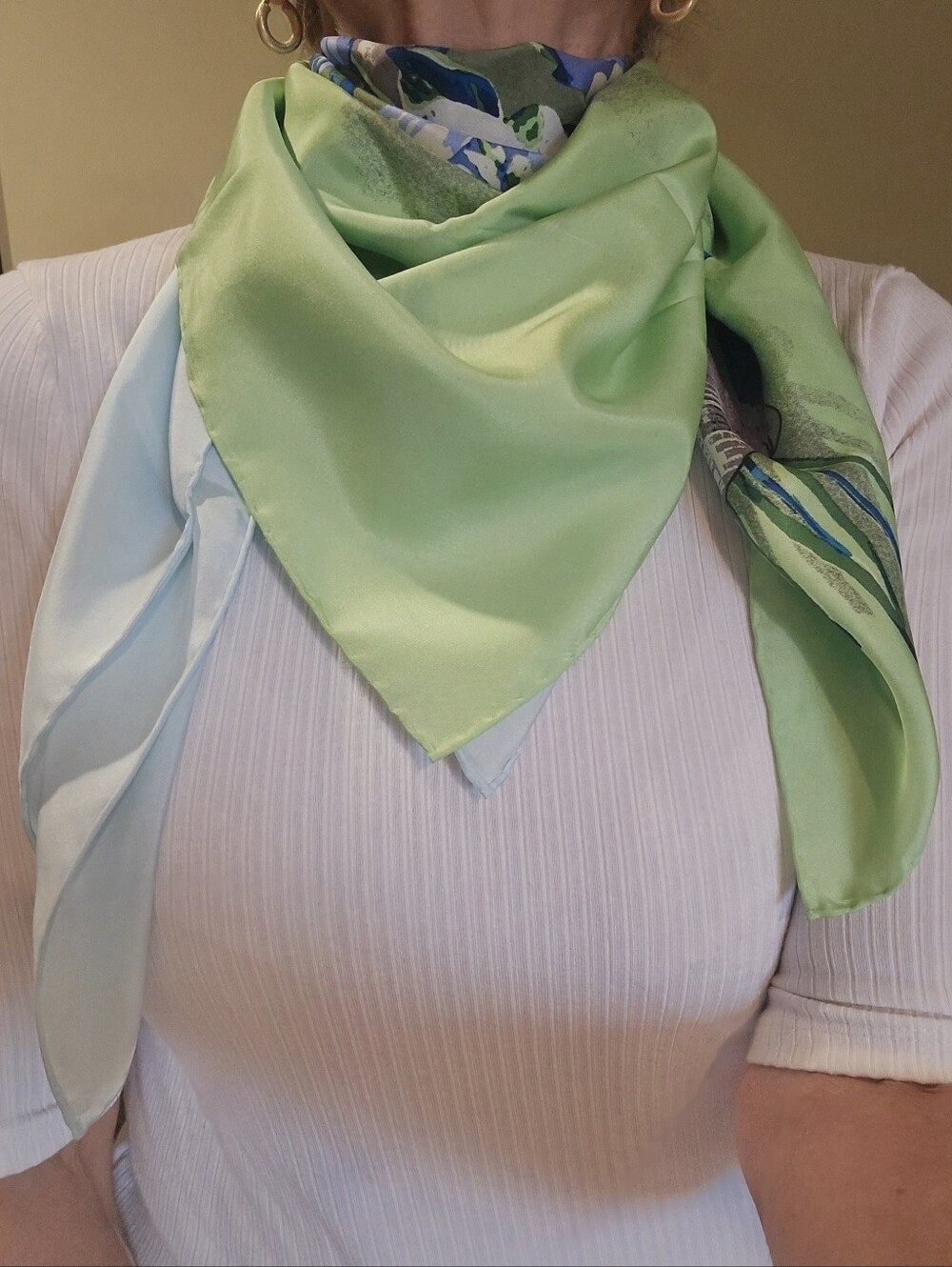 Talbots 100% Silk Floral Bouquet Scarf  Blue and Green Vintage 32x32 - Picture 8 of 10